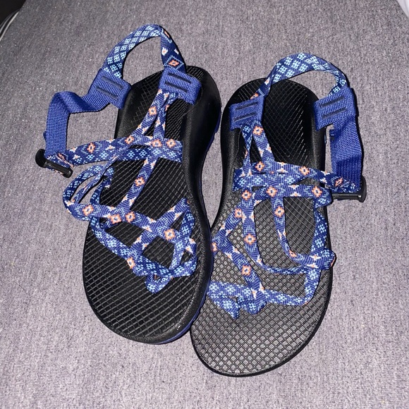 Shoes - Picture 2 of 4